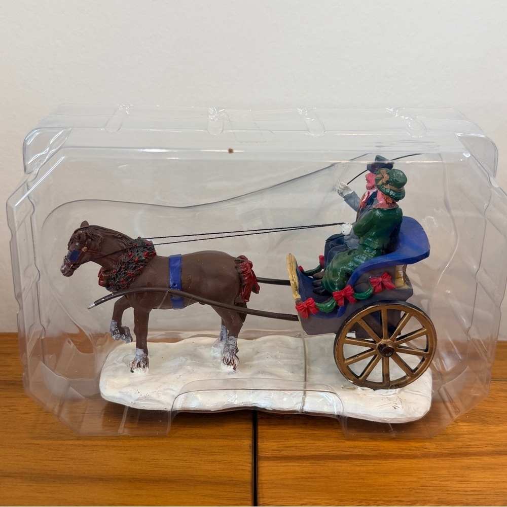 2006 Lemax Buggy ride Courting Carriage Horse Table Accent Christmas Open Box